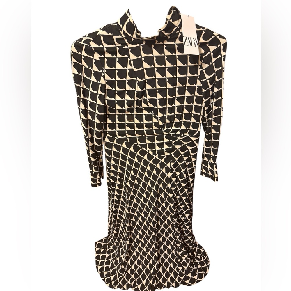 Zara Black and whiteGeometric long Dress brand new size XS